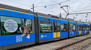 Nachhaltigkeit auf Schienen: Diese Bahn macht Umweltschutz zum Blickfang im Alltag.